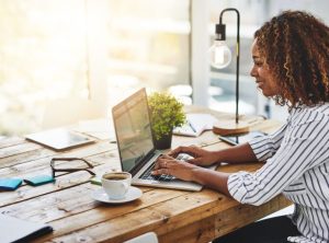 Entrepreneuriat féminin : le nombre de femmes propriétaires d’entreprises progresse de 24,18% entre 2018 et 2022