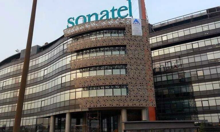 Sonatel, a franchi la barre des 2 000 milliards FCFA de capitalisation boursière à la Bourse Régionale des Valeurs Mobilières (BRVM). Il atteint ainsi 2 020 milliards FCFA.