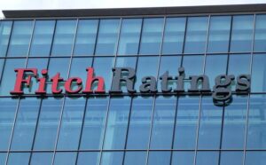 Fitch Ratings a abaissé la note de crédit de Dangote Industries Limited (DIL) à B+ et l'a placée sous surveillance négative, en raison de préoccupations concernant ses liquidités et sa capacité à lever des fonds.