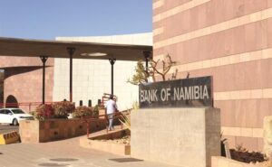 La banque centrale de Namibie a réduit son taux d'intérêt principal de 25 points de base à 7,50 % dans une décision annoncée mercredi.