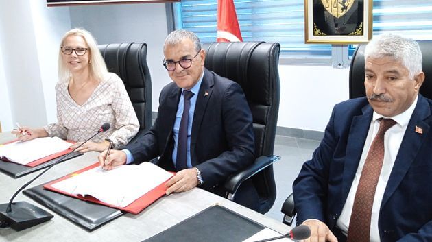 Compétitivité des entreprises : signature de deux accords financiers entre la Tunisie et la BAD