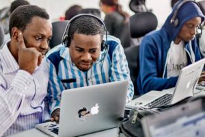Emploi des jeunes : la BAD et l’OIT lancent un outil de veille panafricain