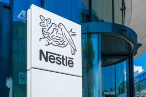 Agroalimentaire : Nestlé prévoit la suppression de 16 000 emplois à travers le monde d’ici 2027