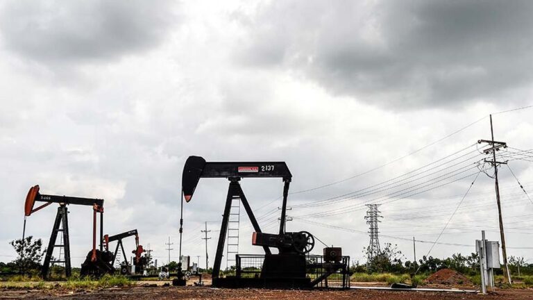 Matière première : le pétrole chute