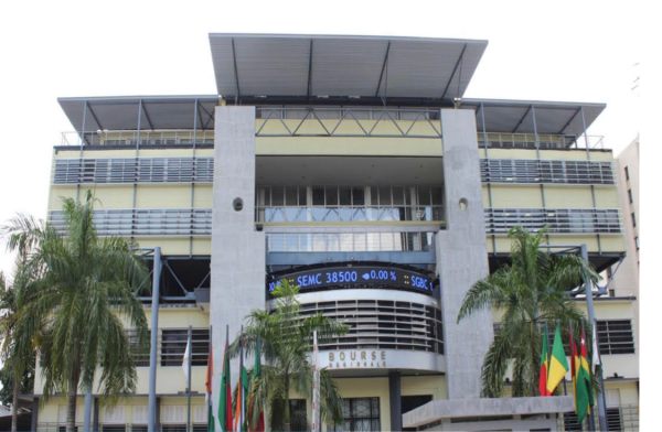 BRVM : la capitalisation globale recule de 64 milliards FCFA
