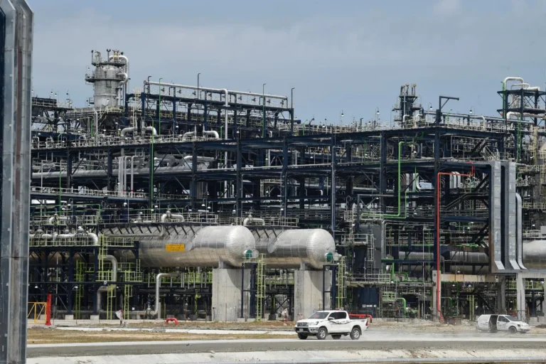 Nigéria : Dangote engage 400 millions $ pour doubler sa raffinerie