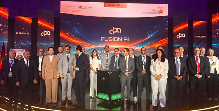 Transformation numérique et l’essor de l’IA : une nouvelle plateforme officiellement lancée à Rabat Le 2 avril 2026, la société ABA Technology a officiellement lancé, à Rabat, sa nouvelle plateforme ABA Fusion AI. Le lancement a été fait dans un contexte marqué par l’accélération de la transformation numérique et l’essor de l’intelligence artificielle. ABA Technology ambitionne de répondre aux défis de la gestion des données, de l’intégration des systèmes et de l’innovation appliquée au service de l’économie et de l’industrie. L’événement a réuni plusieurs acteurs institutionnels, technologiques et économiques autour d’un enjeu désormais central : faire de la donnée et de l’intelligence artificielle des leviers concrets de performance, de compétitivité et de modernisation. À travers ABA Fusion AI, ABA Technology affirme sa volonté de contribuer à la structuration d’un écosystème technologique plus intelligent, plus intégré et mieux adapté aux exigences des transformations actuelles. La plateforme a été pensée comme un outil d’unification et d’orchestration des données, avec pour objectif de faciliter leur exploitation dans différents environnements professionnels et institutionnels. Mohamed Benouda, président Fondateur d’ABA Technology a indiqué que le projet repose sur trois piliers majeurs. Le premier concerne la convergence des données, dans un contexte où de nombreuses organisations font encore face à une fragmentation de leurs systèmes d’information. Le deuxième axe mis en avant porte sur l’accélération de l’intelligence artificielle et sur la nécessité de l’aborder avec méthode, maîtrise et anticipation.