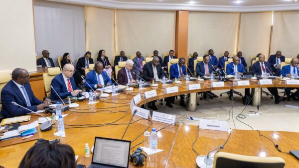 Les gouverneurs des banques centrales africaines ont affiché jeudi 7 mai à Dakar leur volonté d’accélérer l’intégration monétaire et financière du continent, à l’occasion de la première réunion 2026 du bureau de l’Association des banques centrales africaines (Abca). Au centre des discussions figure l’opérationnalisation prochaine de l’Institut monétaire africain (Ima), considéré comme une étape stratégique vers la création d’une banque centrale africaine et d’une monnaie unique continentale.